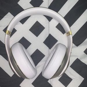 Beat wireless headphones